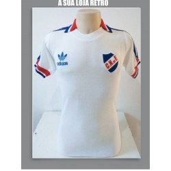 Camisa Retrô Nacional de Montevideo logo - URU